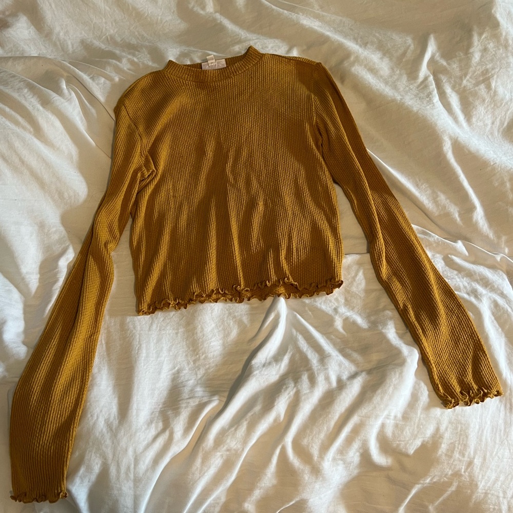 mustard yellow knit sweater. size xs but could fit small